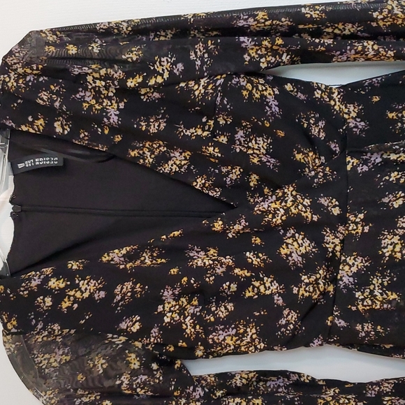 Yellow and black mesh dress - Picture 2 of 4